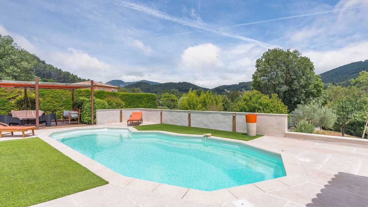 Auriol Apartment | Apartment 'Lobéal' with Shared Pool, Wi-Fi and Air Conditioning