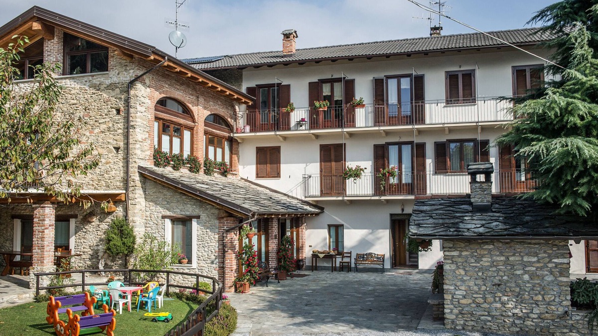 Roccabruna Apartment | Apartment 'Locanda Ca Bianca - Family Suite' with Mountain View, Shared Garden and Wi-Fi