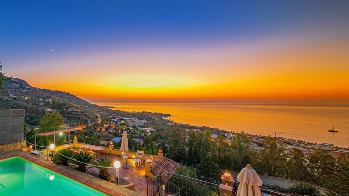 Cefalu Apartment | Apartment 'Loft Bacco' with Sea View, Wi-Fi and Air Conditioning