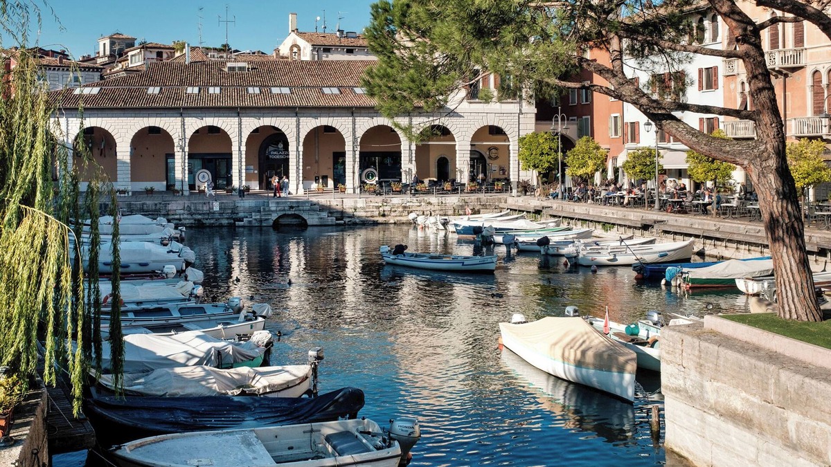 Lonato del Garda Apartment | Apartment 'Loft Regia Antica' with Balcony, Wi-Fi and Air Conditioning
