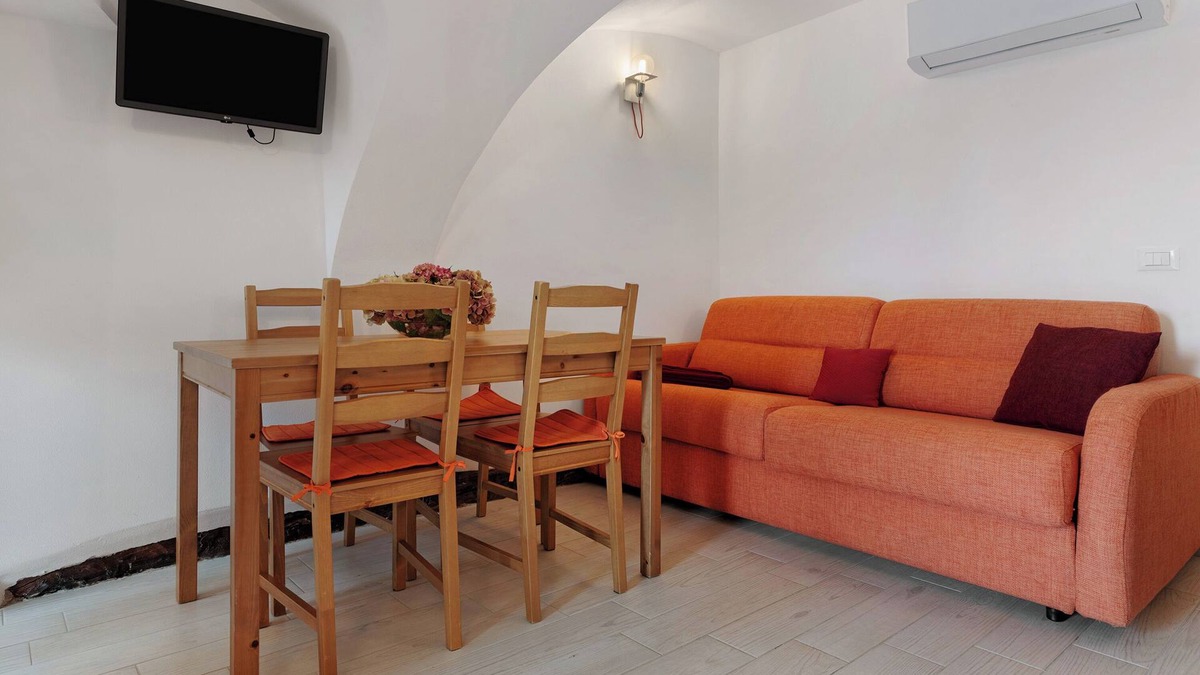 Dorsino Apartment | Apartment 'Logge Dei Paroloti Agnese' with Mountain View, Shared Terrace and Wi-Fi