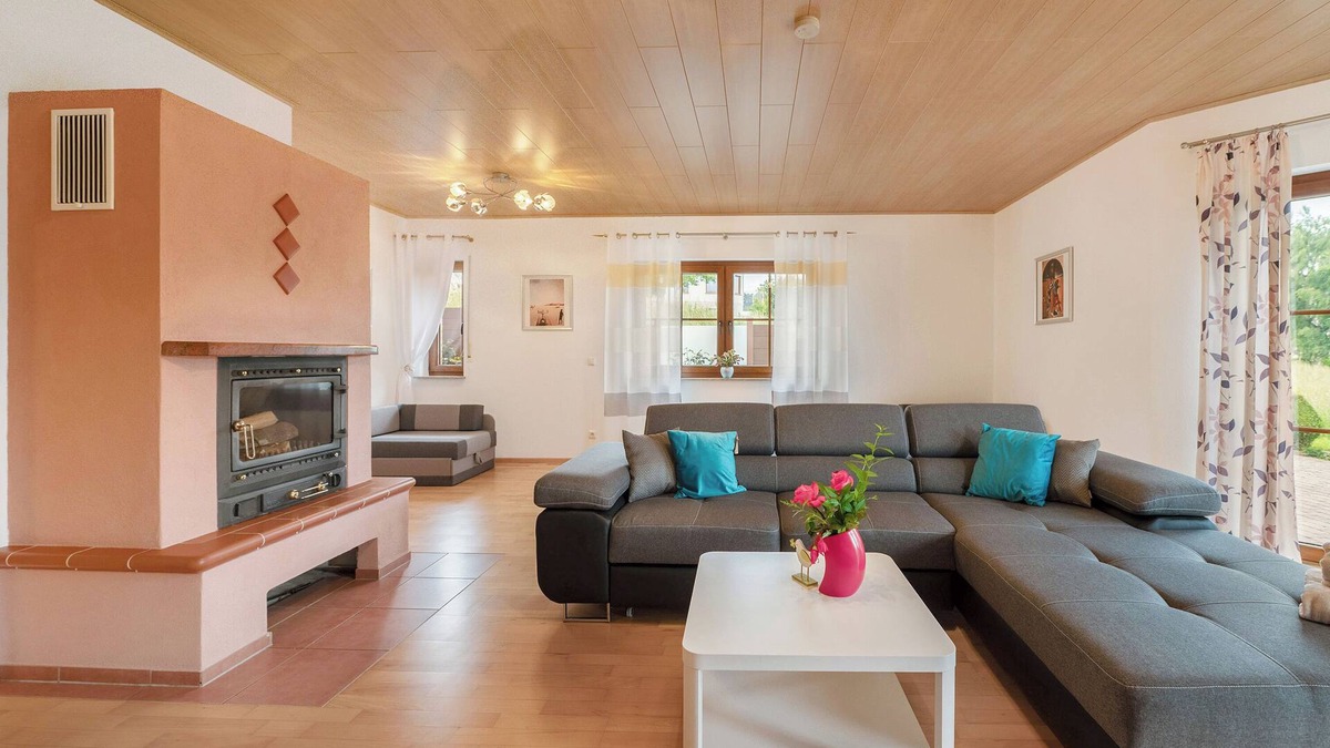 Blankenrath Apartment | Apartment 'Lora' with Private Terrace and Wi-Fi
