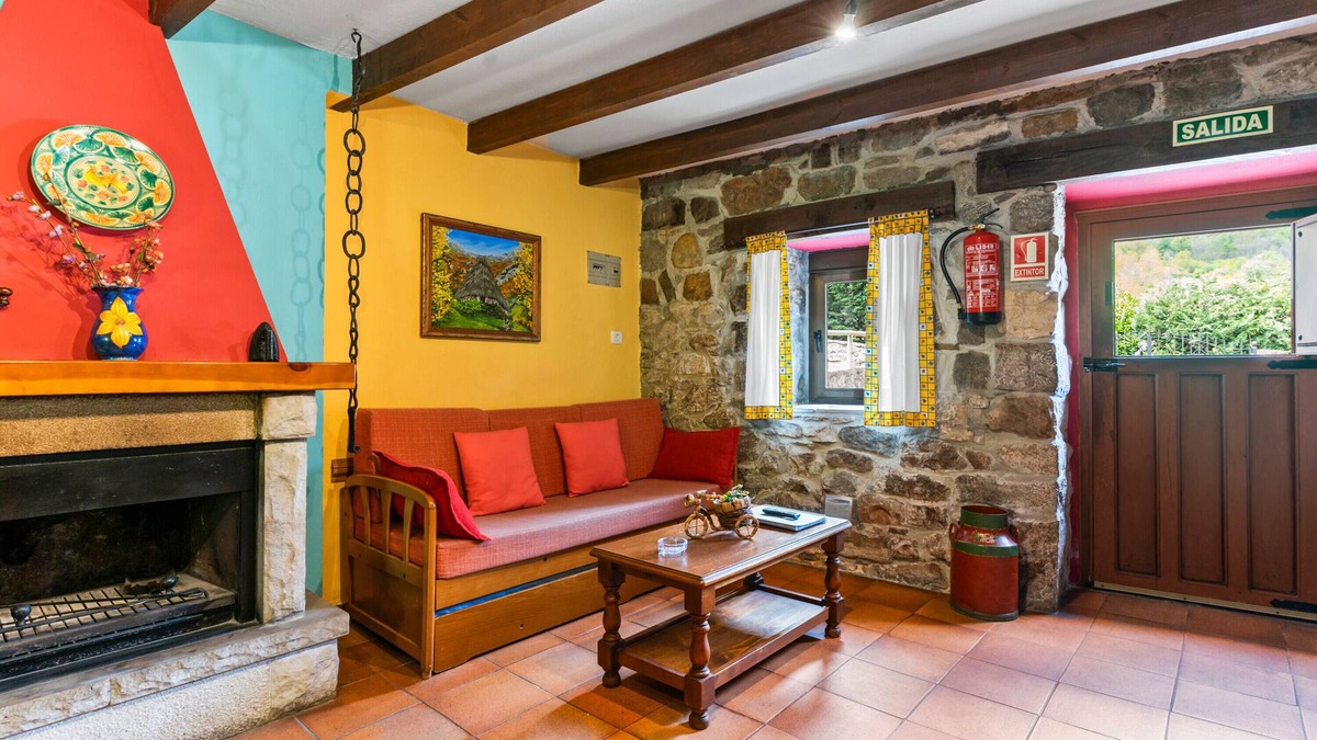 Caunedo House | Apartment 'Lorences A' with Mountain View