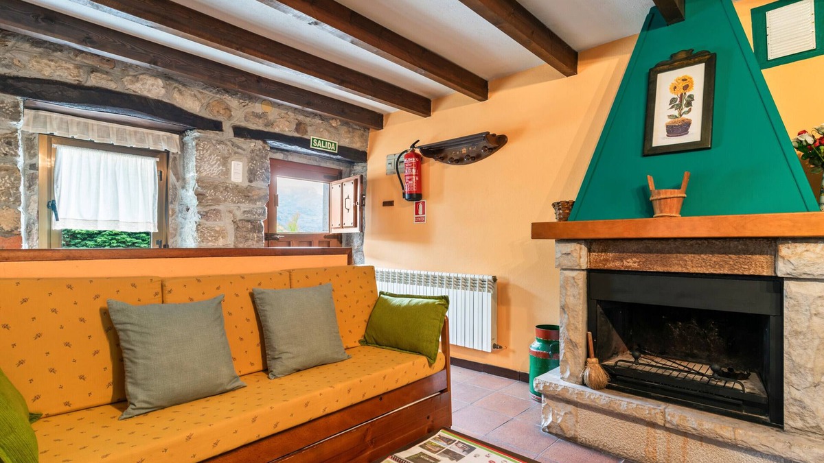 Caunedo House | Apartment 'Lorences D' with Mountain View