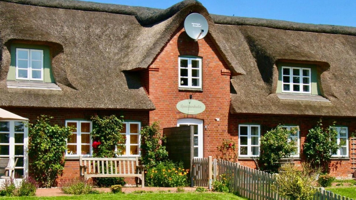 Pellworm Apartment | Apartment 'Louisenkate' with Private Terrace, Private Garden and Wi-Fi