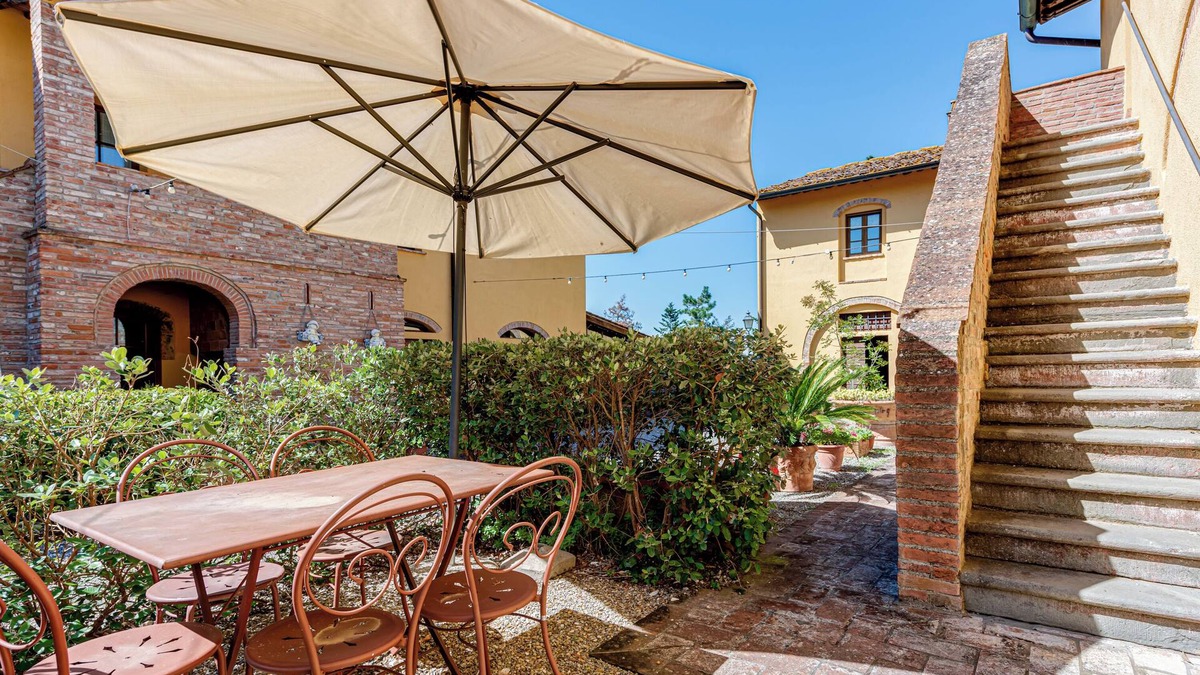 San Miniato Apartment | Apartment 'Lucciola' with Shared Pool, Wi-Fi and Air Conditioning