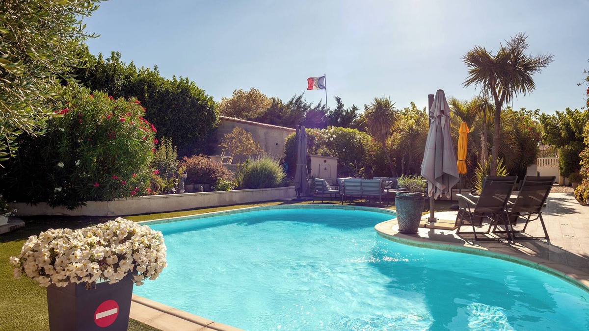 Aix-en-Provence House | Apartment 'Lucerta Bella' with Shared Pool, Wi-Fi and Air Conditioning