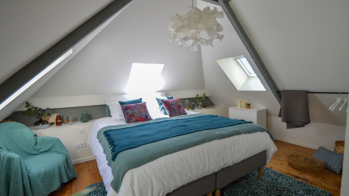 Bayeux Apartment | Apartment-Luxury-Ensuite-Garden view