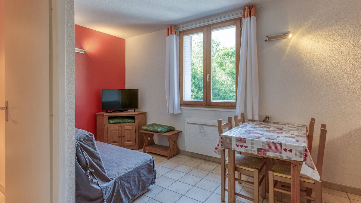 Le Bourg-d'Oisans Apartment | Apartment 'Lynx' with Mountain View, Shared Garden and Wi-Fi