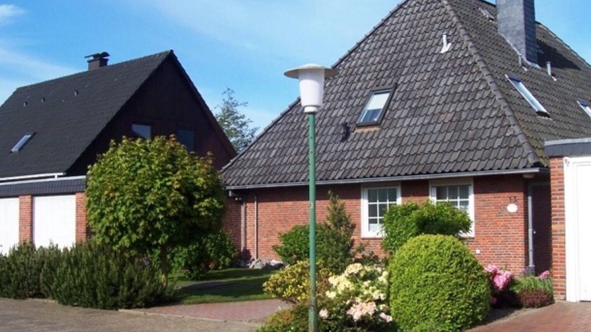 Cuxhaven Apartment | Apartment 'Mückenberger' with Shared Garden and Wi-Fi