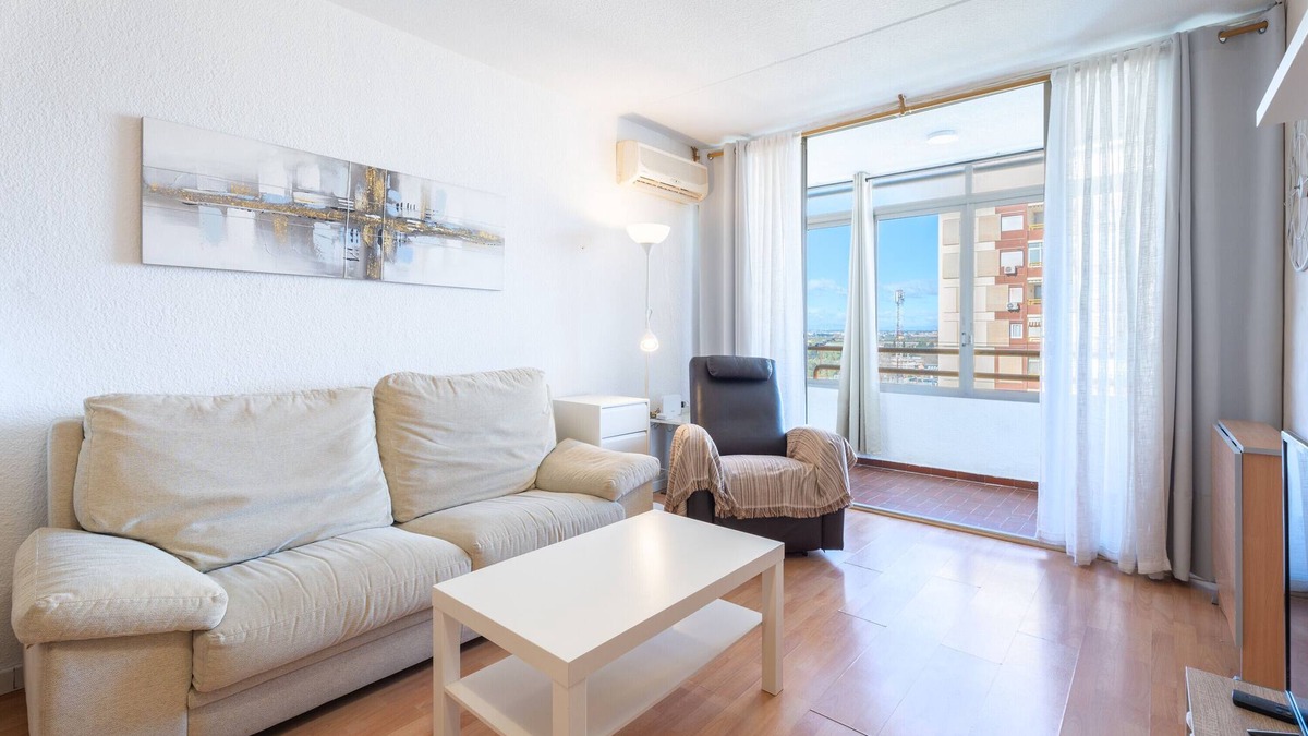 Playa Pobla de Farnals Apartment | Apartment 'Mabel' with Shared Pool, Wi-Fi and Air Conditioning