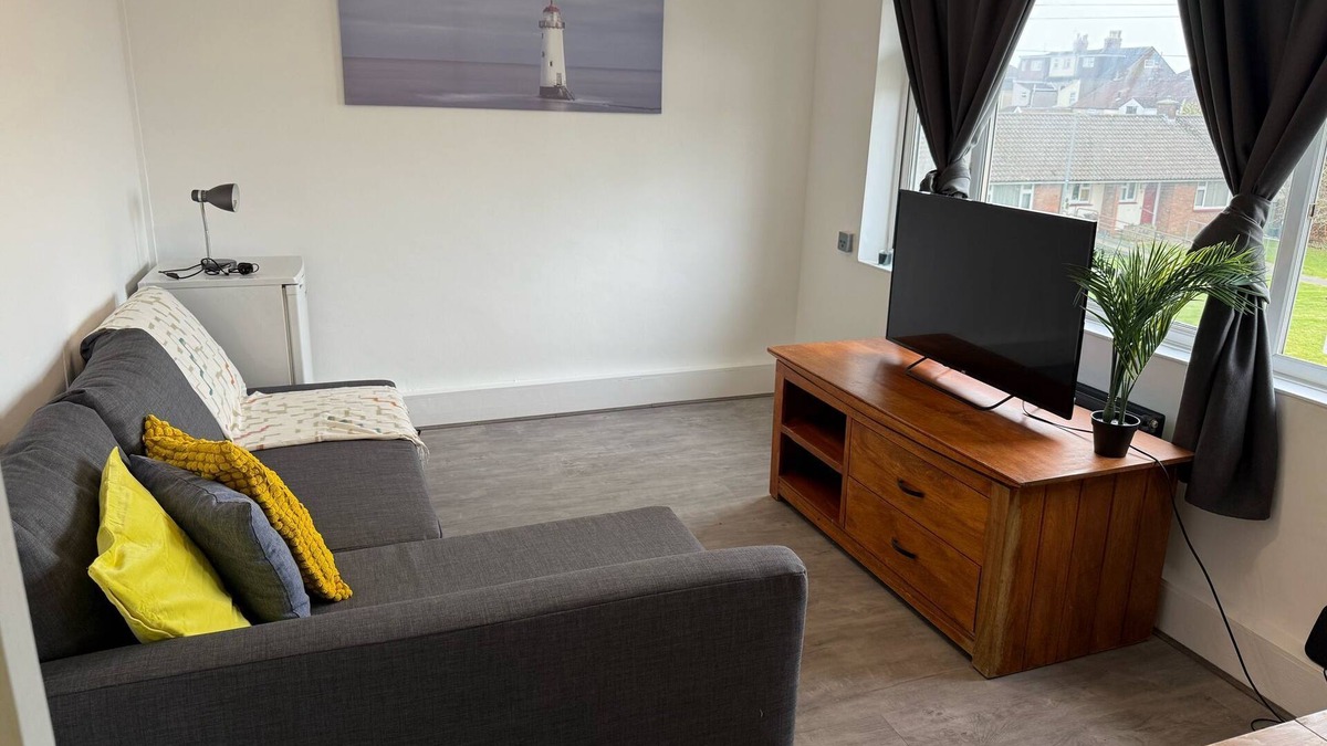 Hanham Apartment | Apartment !MAE11