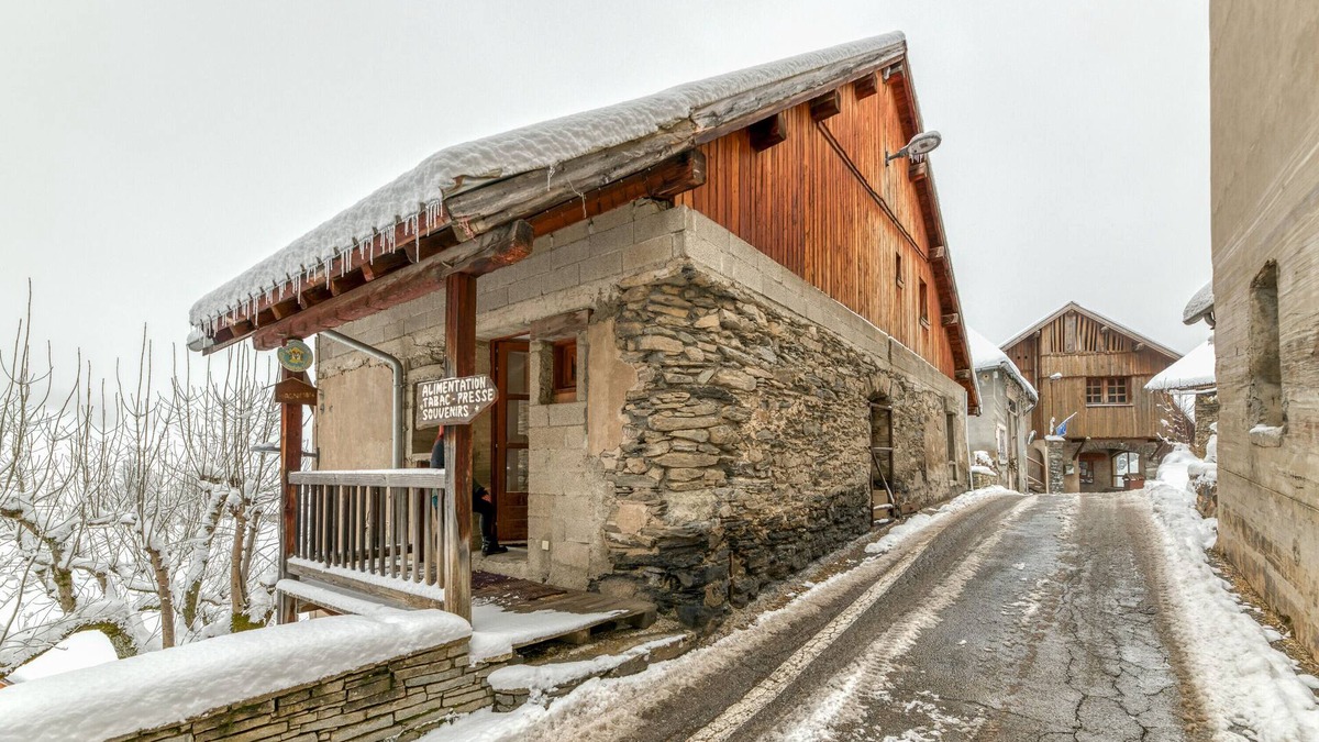 Villard-Reculas Apartment | Apartment "Magnimon 2 - The Rustic Charm" with Mountain View, Private Terrace and Wi-Fi