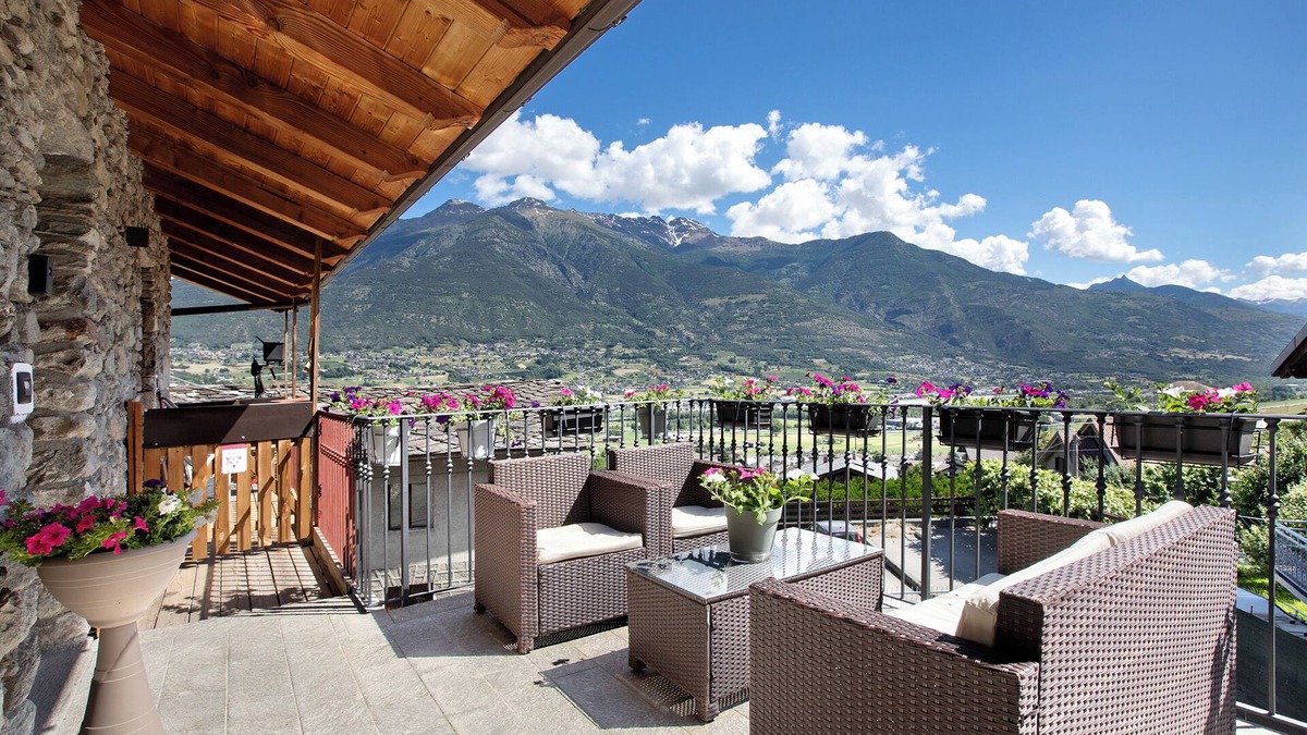 Pollein Apartment | Apartment 'Maison Bebe Mont Emilius' with Mountain View, Private Terrace and Wi-Fi