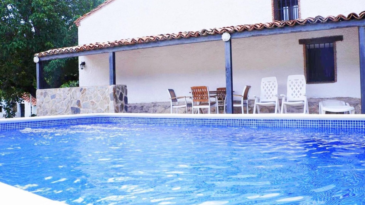 Villacarrillo Apartment | Apartment 'Majada La Carrasca' with Mountain View, Private Pool and Air Conditioning