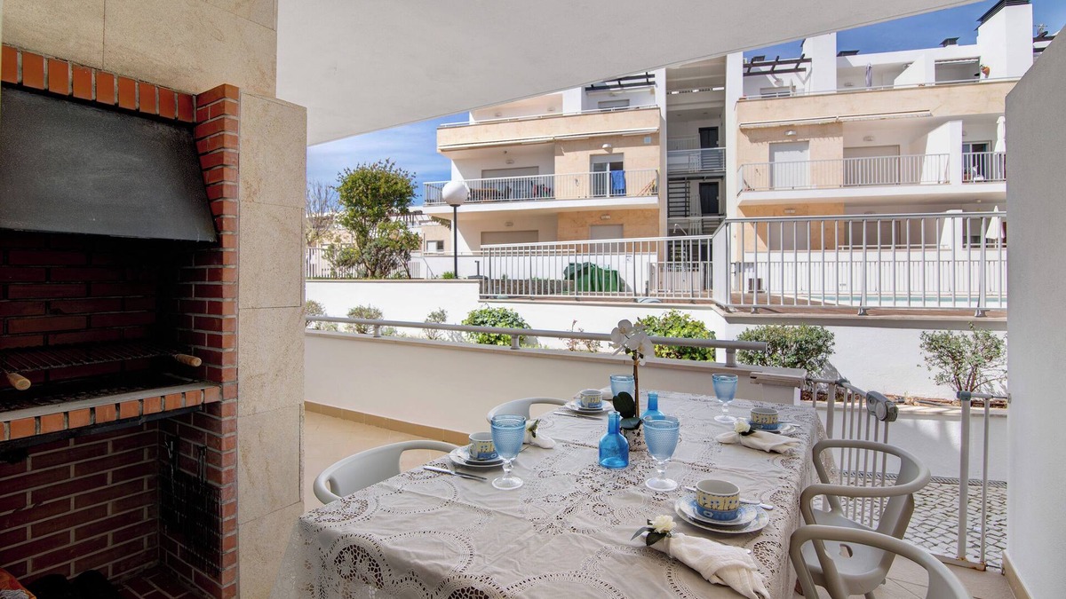 Santa Luzia Apartment | Apartment "Maré Cheia SL015" with Shared Pool & Wi-Fi