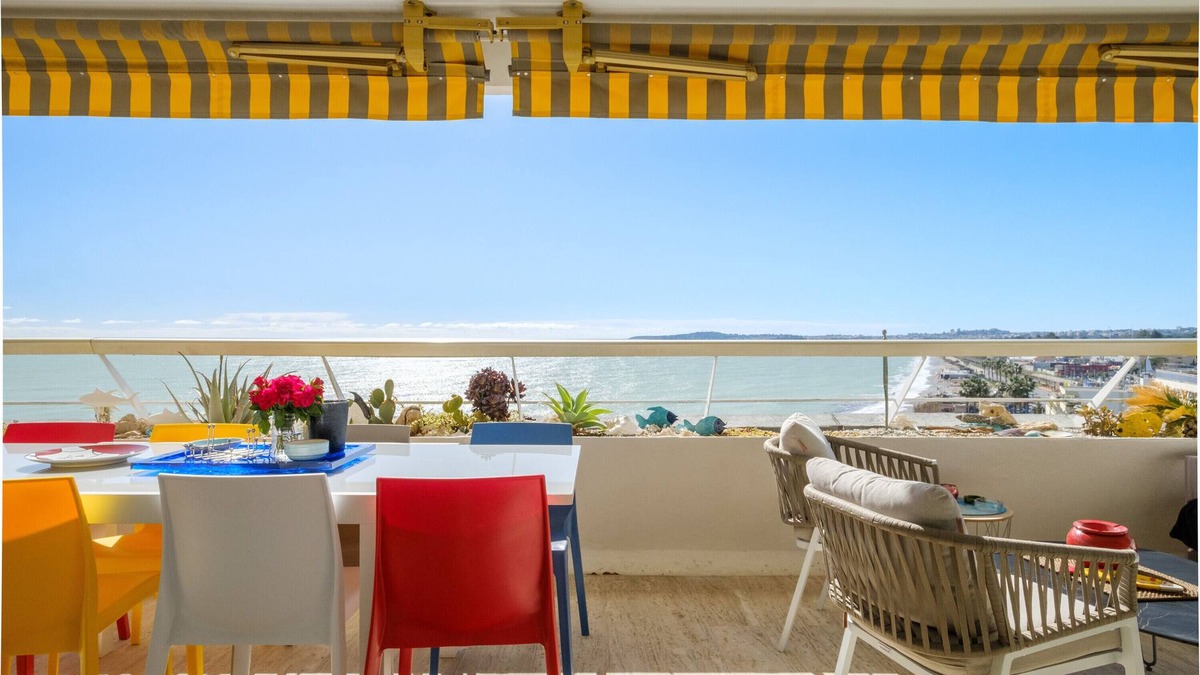 Villeneuve Loubet Beach Apartment | Apartment 'Marina Baie Des Anges' with Sea View, Wi-Fi and Air Conditioning