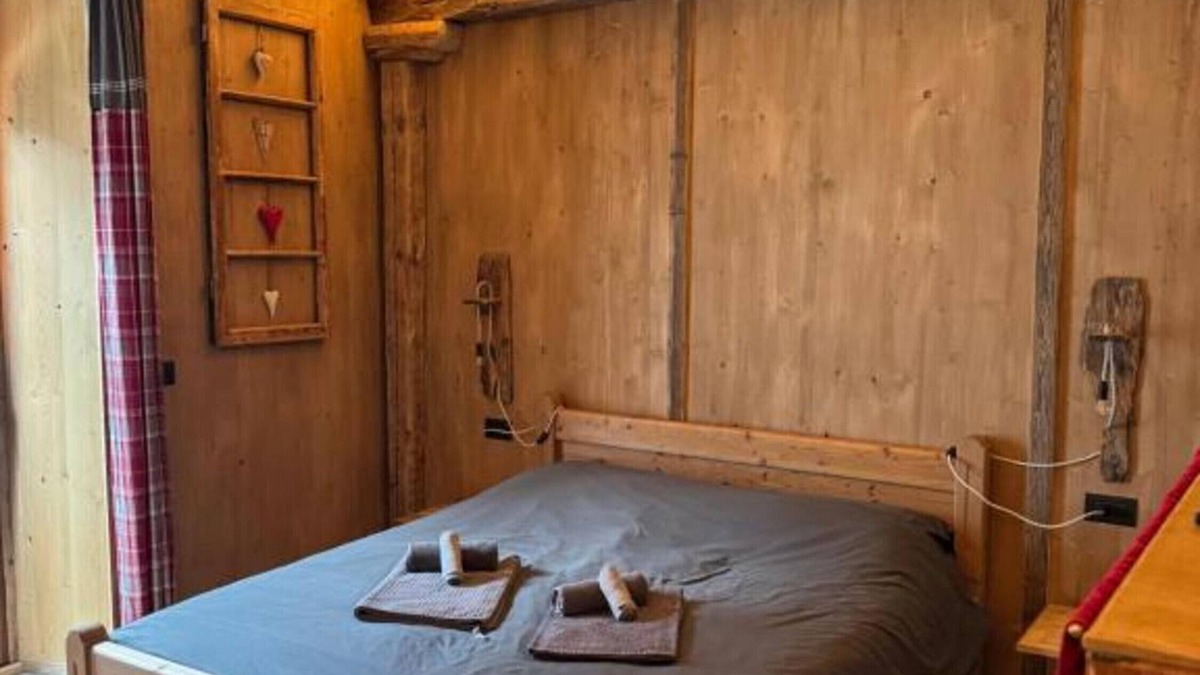 Auronzo di Cadore Apartment | Apartment 'Marmarole' with Mountain View, Shared Garden and Balcony