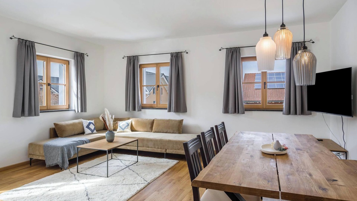 Gilching Apartment | Apartment 'Maria' at the Schloegelhof with Wi-Fi & Balcony