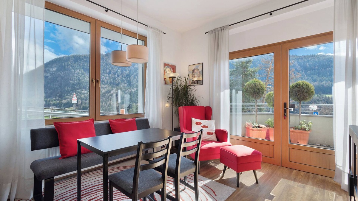 Muhlbach Apartment | Apartment 'Maria Beatrice Rosso' with Lake View, Private Terrace and Wi-Fi