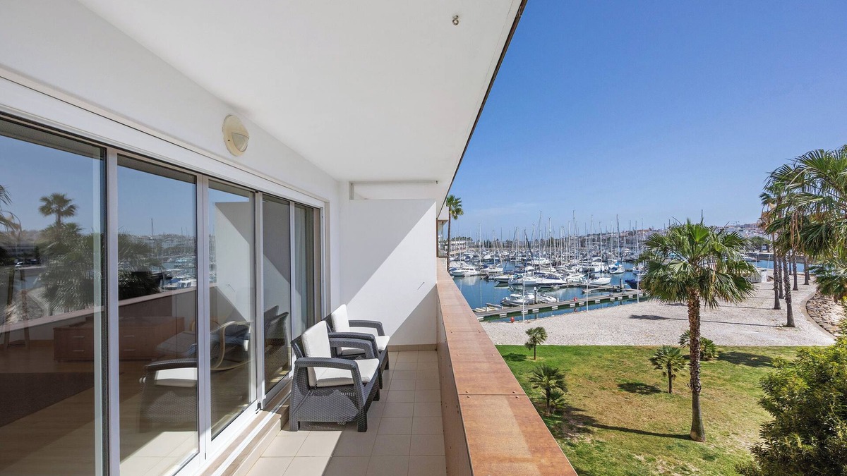 Telheiro Apartment | Apartment "Marina Elegance" with a View of the Marina, Private Covered Terrace & Wi-Fi