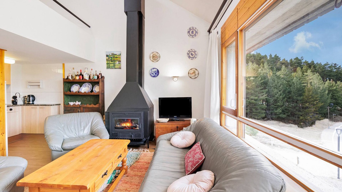 Alp Apartment | Apartment 'Masella' with Mountain View, Shared Garden