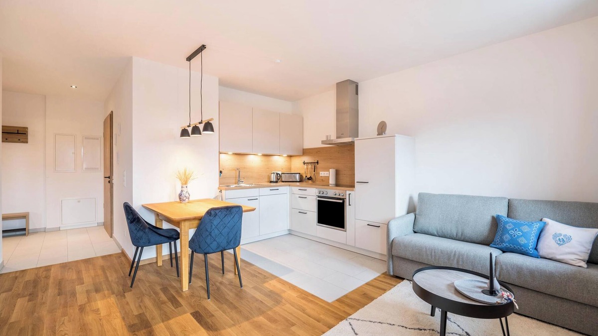 Gilching Apartment | Apartment "Max" at the Schloeglhof with Wi-Fi & Balcony