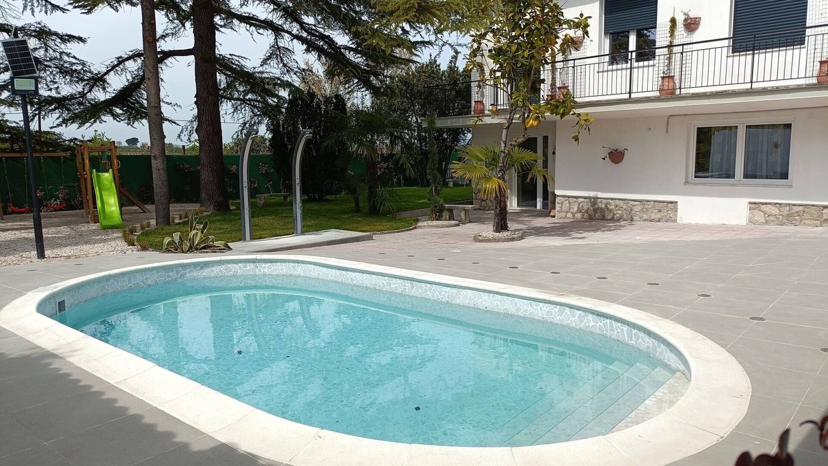Venticano Apartment | Apartment 'Melograno' with Shared Pool, Wi-Fi and Air Conditioning