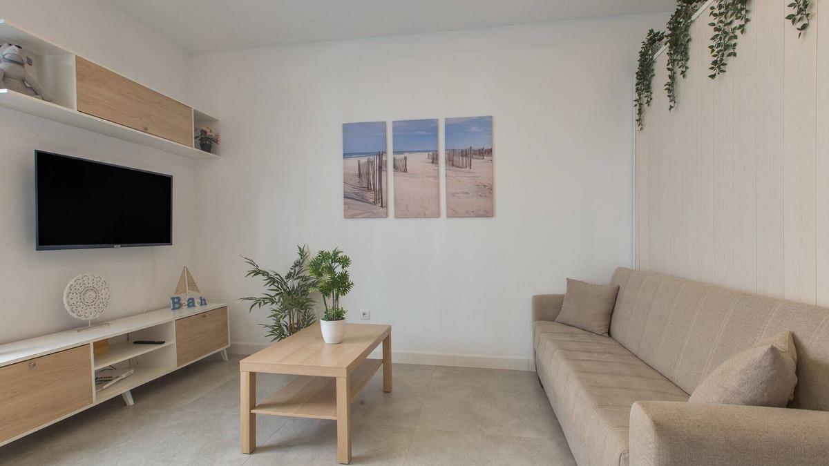 Jardin de la Abadia Apartment | Apartment 'Mendoza Loft Málaga' with Wi-Fi and Air Conditioning