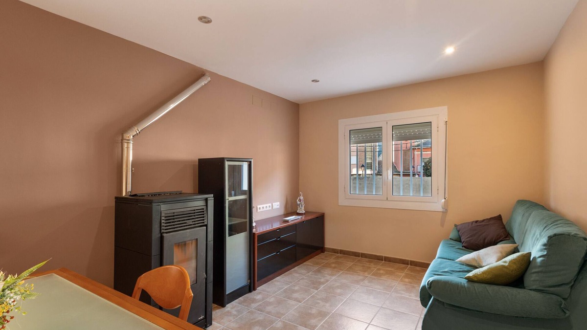 Cercs Apartment | Apartment 'Menvil' with Mountain Views, Private Terrace and Wi-Fi