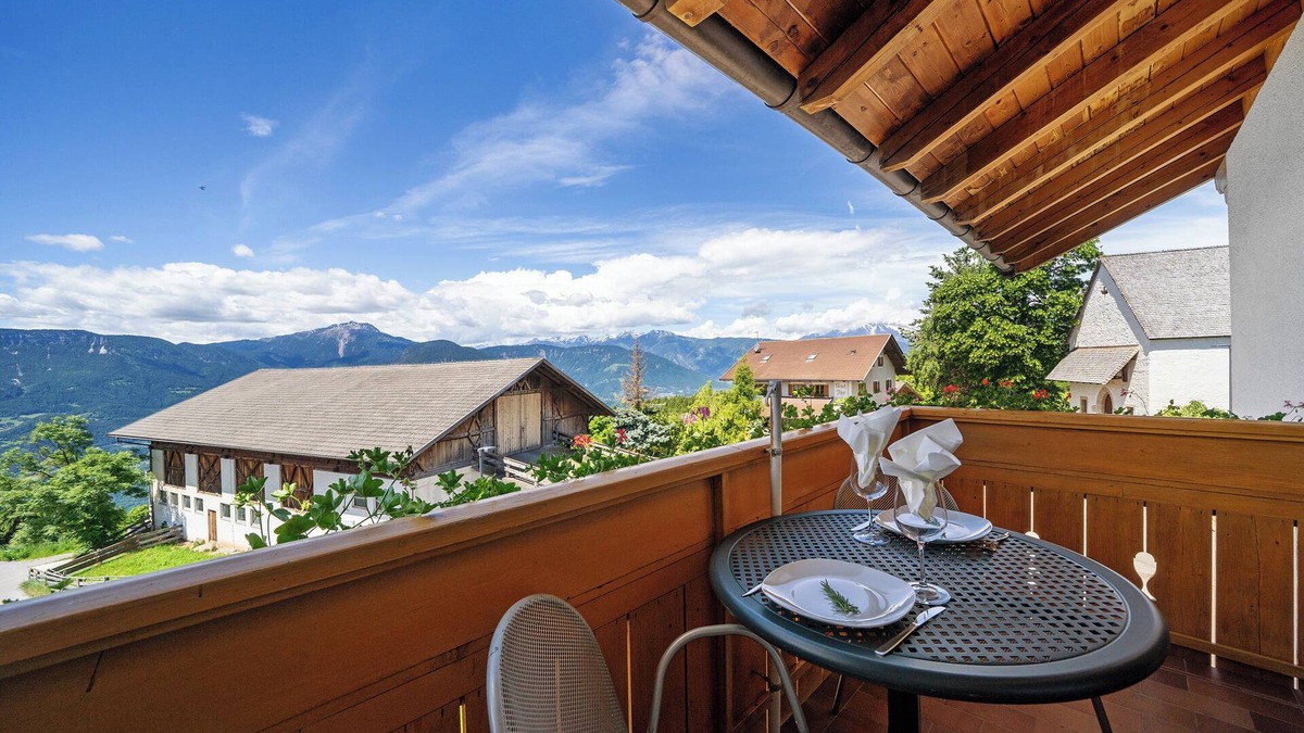 Salonetto Apartment | Apartment "Meran" with Mountain View, Wi-Fi, Balcony & Garden