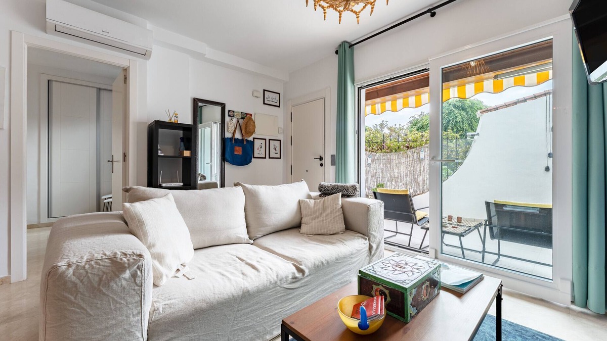 Cabopino Apartment | Apartment 'Mi Patio, Port Of Cabopino' with Shared Pool, Wi-Fi and Air Conditioning