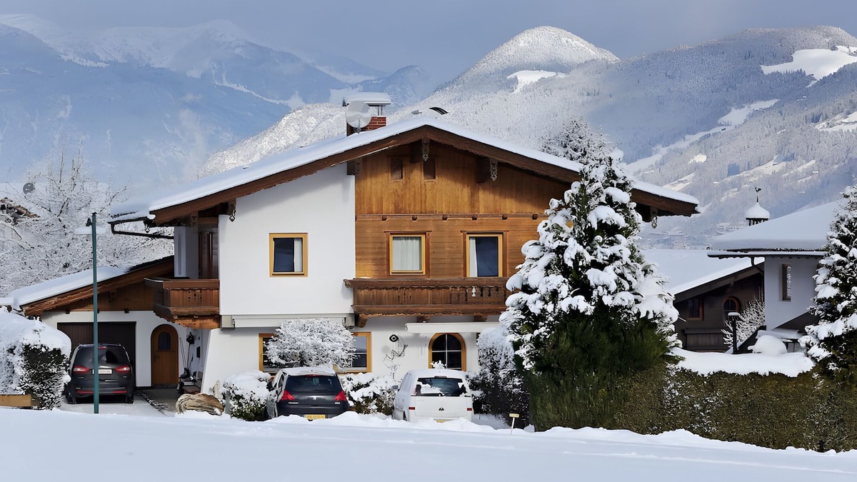 Ried im Zillertal Apartment | Apartment 'Mia' with Mountain View, Balcony and Wi-Fi