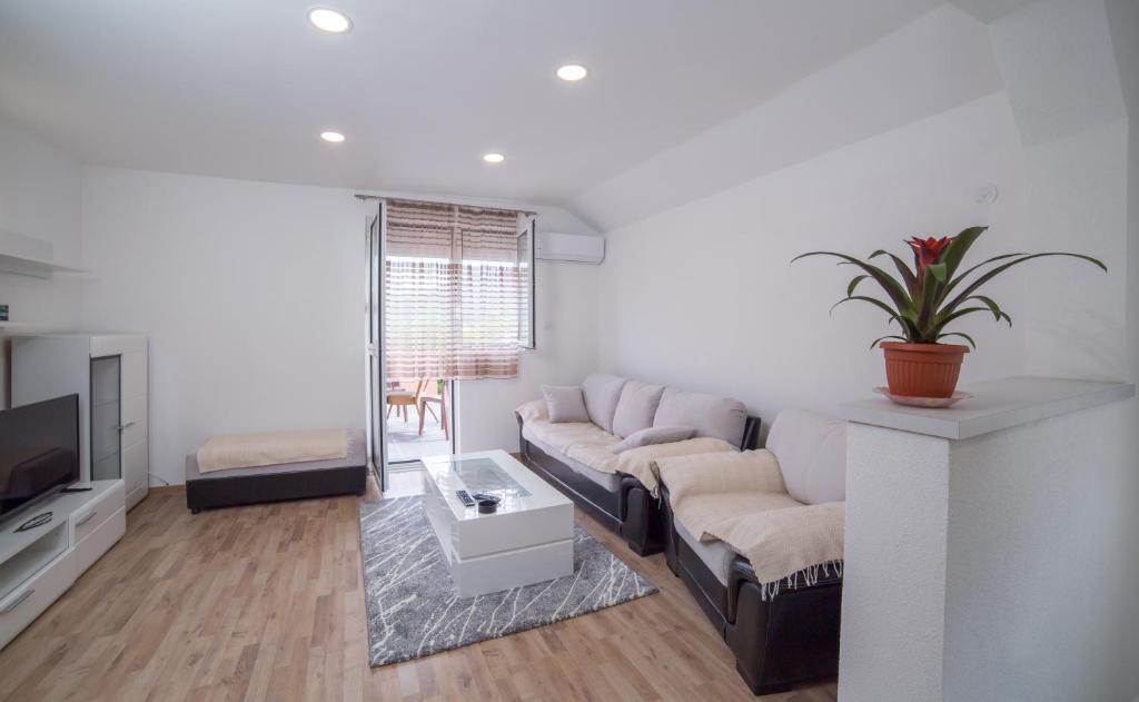 Virpazar Apartment | Apartment Milena