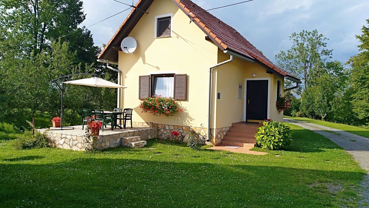 Catrnja Apartment | Apartment Milka, (16259), Smoljanac, Croatia