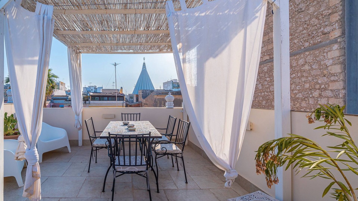 Santa Lucia Apartment | Apartment 'Mille E Una Notte - Suoni D'Acqua' with Private Terrace, Wi-Fi and Air Conditioning