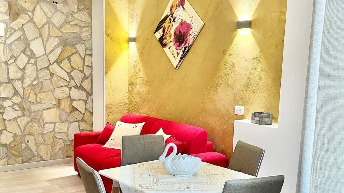 Scalea Apartment | Apartment "Minu' House - Gold Room 2" with Shared Garden & Wi-Fi