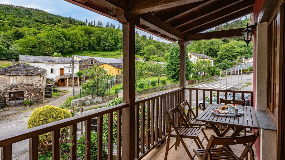 Boal Apartment | Apartment 'Mira' with Mountain View, Private Terrace and Wi-Fi