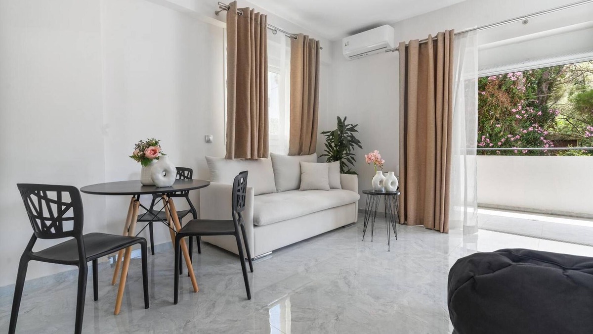 Episkopos Apartment | Apartment 'Miralis Deppy Groundfloor' with Balcony, Wi-Fi and Air Conditioning