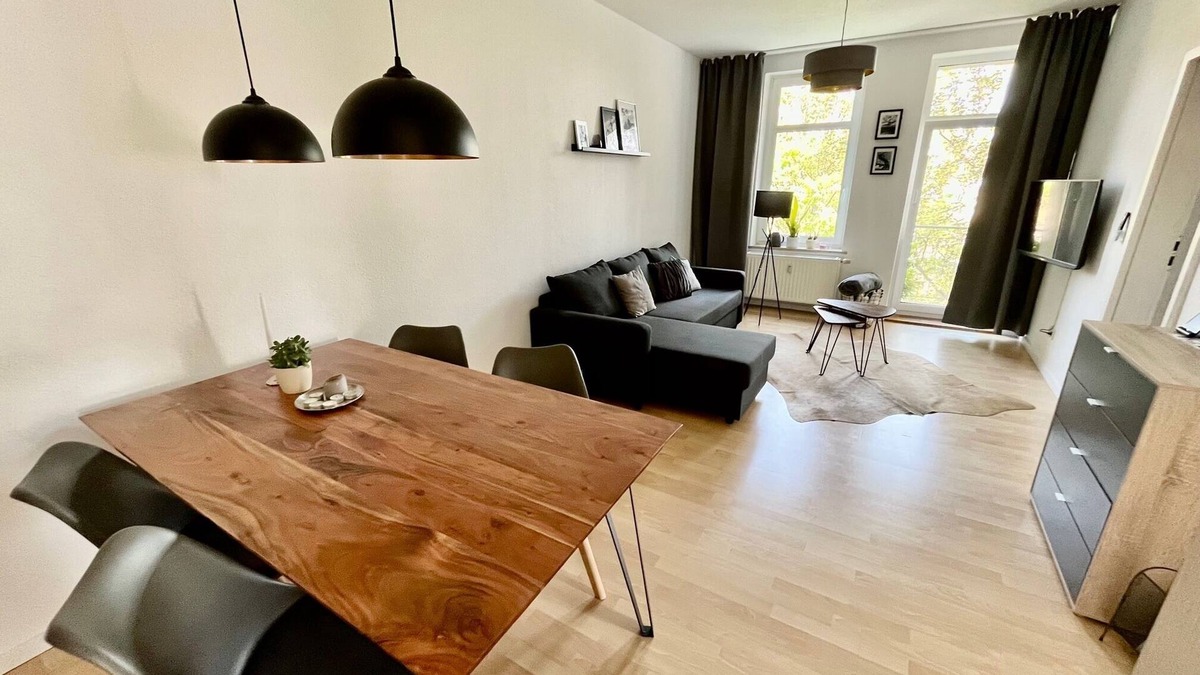 Gohlis-Mitte Apartment | Apartment mit 2 Schlafzimmern, Balkon, Netflix, Drucker und Privaten Parkplatz