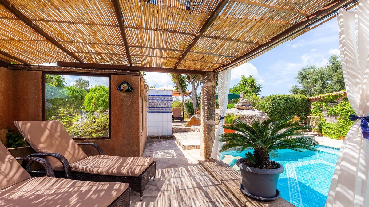 Son Macia Villa | Apartment "Mit Dachterrasse Panoramablick" with Mountain View, Shared Pool & Wi-Fi