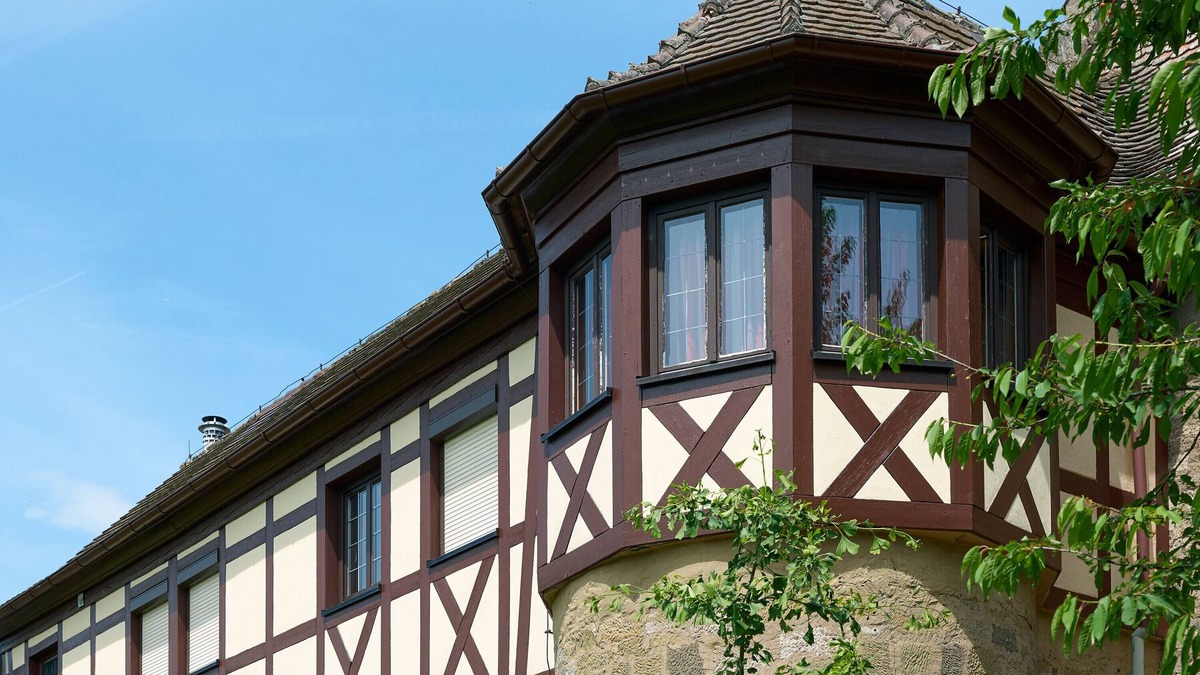 Erlabronn Apartment | Apartment 'Mit Turm' with Private Garden, Wi-Fi and Air Conditioning