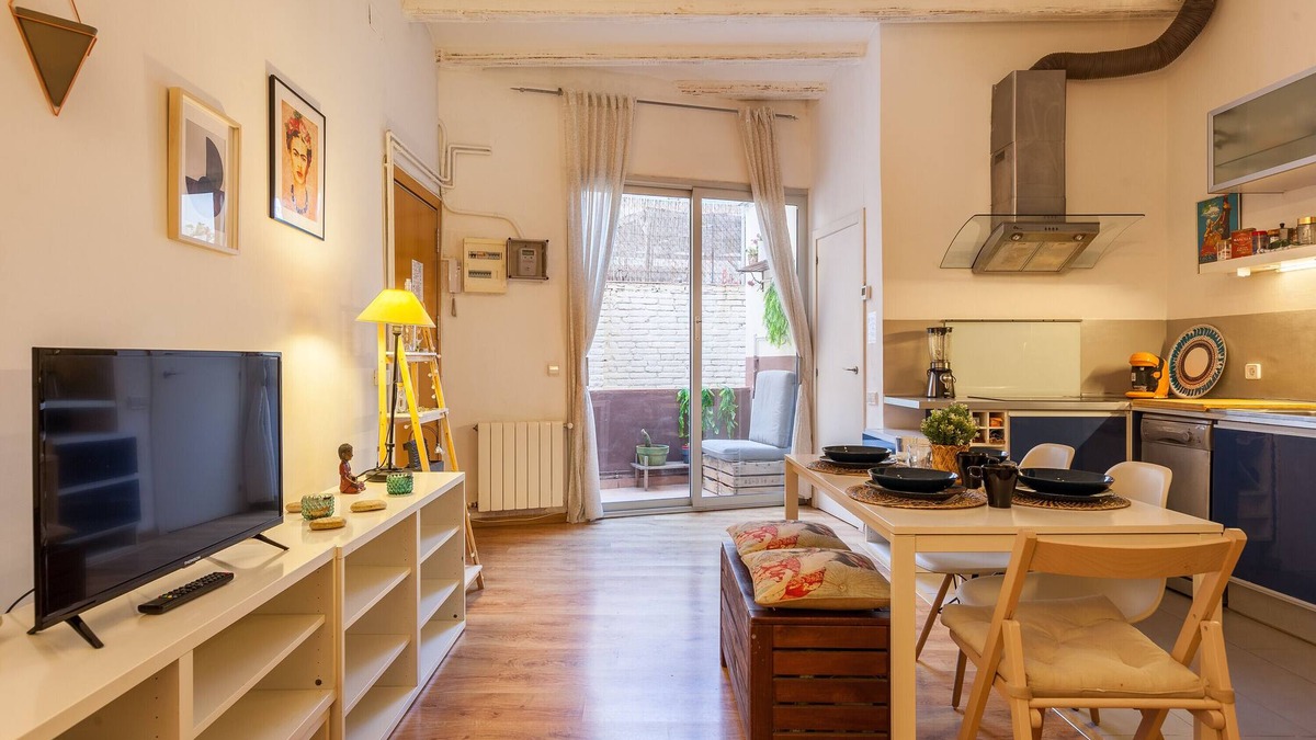 Poblenou Apartment | Apartment "Modern Flat Next To Bogatell Beach" with Private Balconies & Wi-Fi