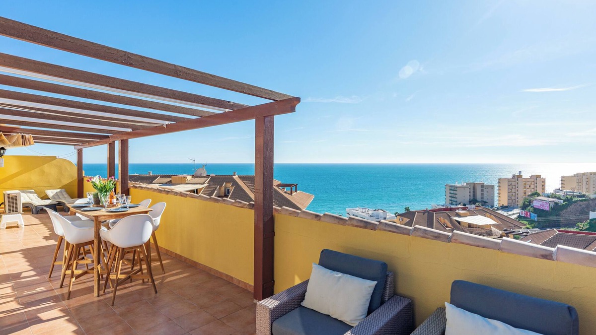 Fuengirola Apartment | Apartment 'Modern Penthouse' with Sea View, Wi-Fi and Air Conditioning
