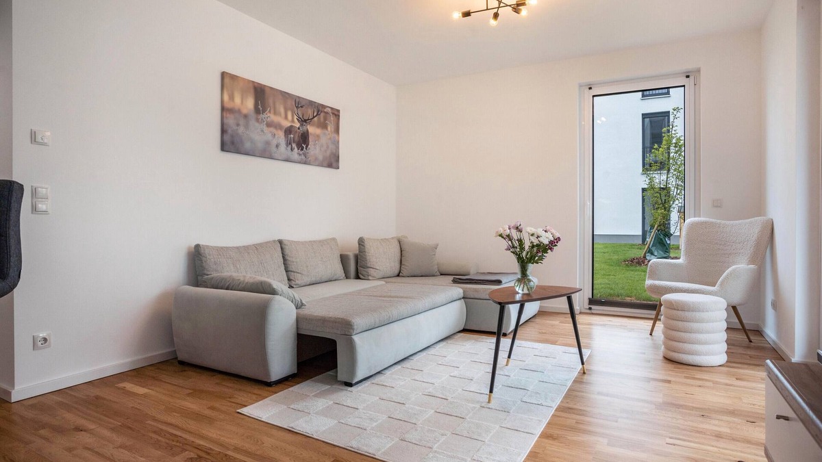 Greifswald Apartment | Apartment 'Modernes Loft Mit Terrasse' with Private Garden and Wi-Fi