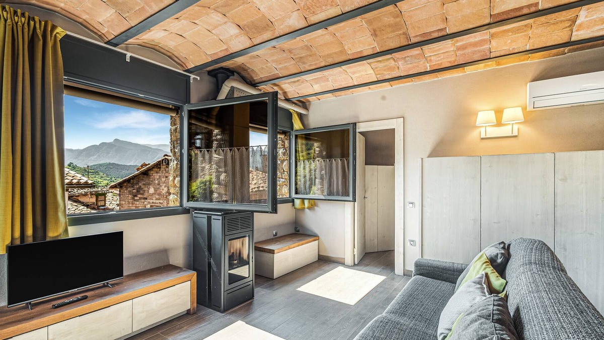 Baga Apartment | Apartment 'Moixeró' with Mountain View, Wi-Fi and Air Conditioning