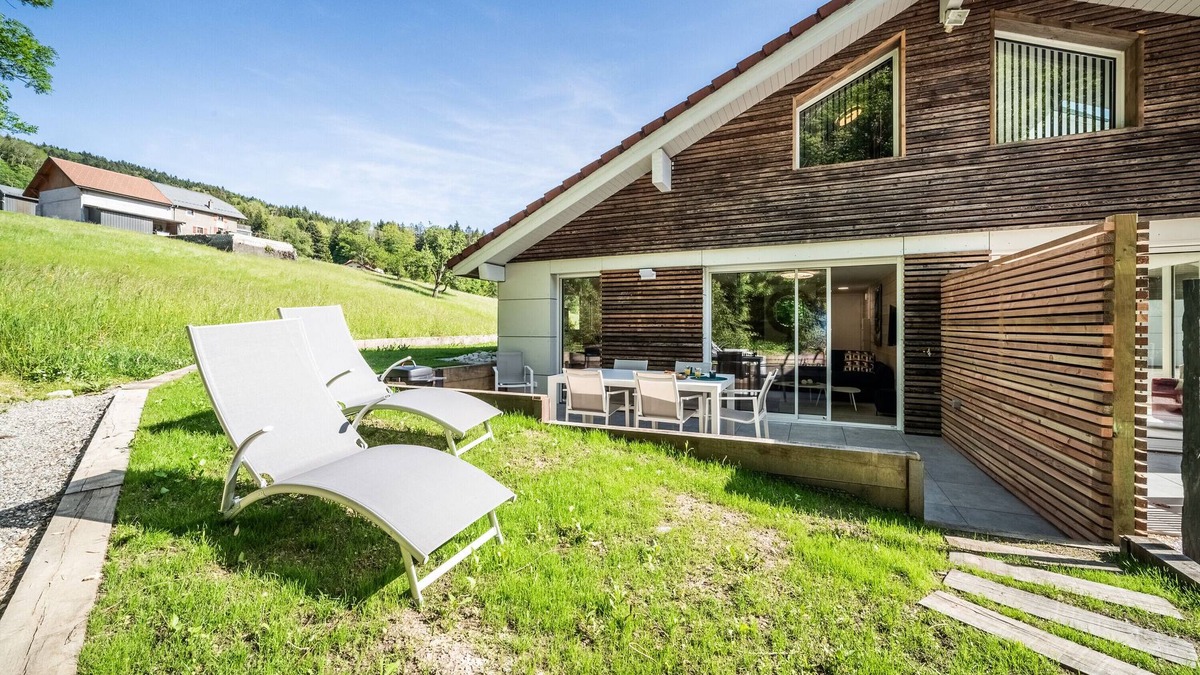 Saxel Apartment | Apartment 'Mont Blanc Spa-terrasse Privatisés' with Private Terrace, Private Garden and Wi-Fi