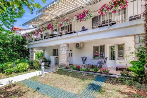 Njivice Apartment | Apartment Moracea