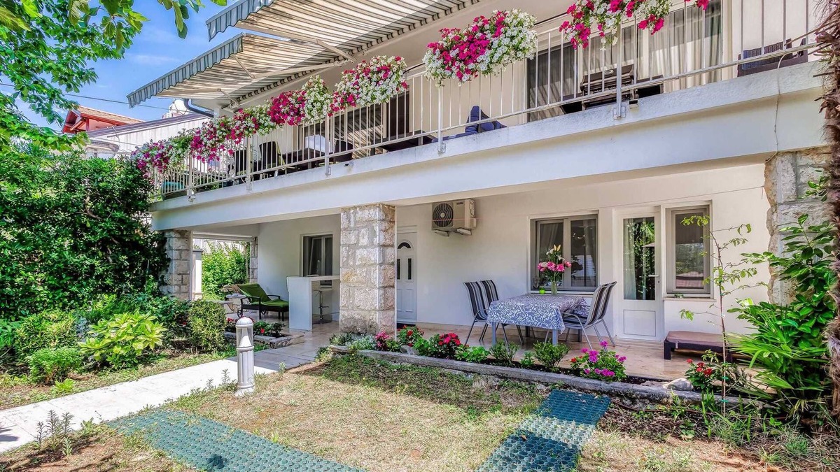 Njivice Apartment | Apartment Moracea near the beach
