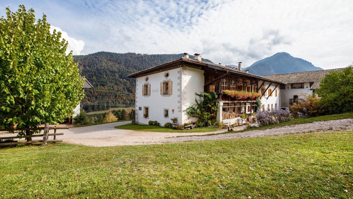 Montagna Apartment | 'Apartment Morgenlicht' with Balcony & Wi-Fi